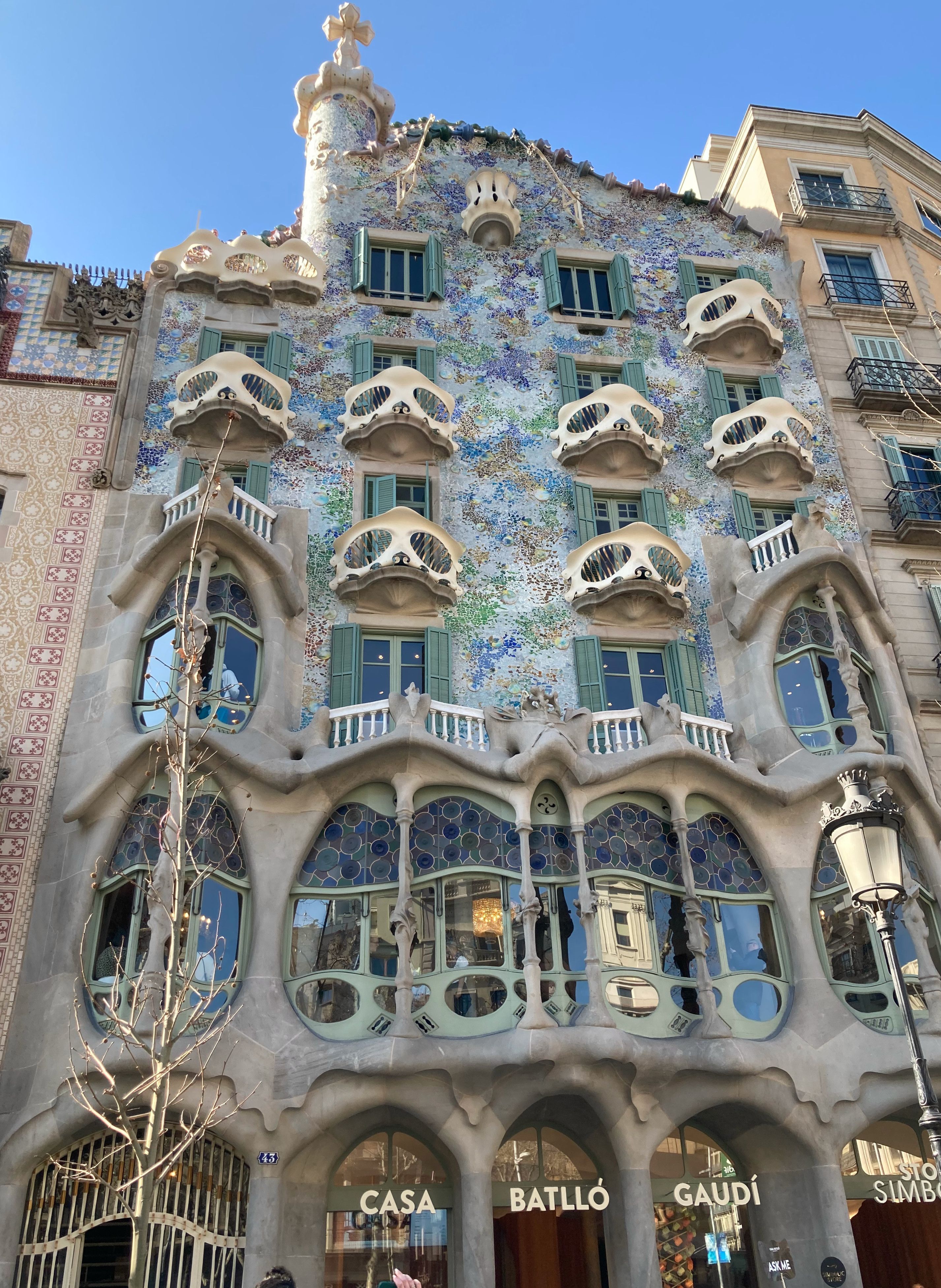 La Casa Batlló, una de los edificios destacados del surrealismo catalán